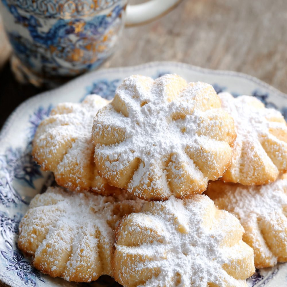 Butter Cookies with Powdered Sugar – Soft, Delicate, Melt